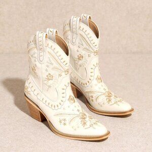 NEW Floral boots